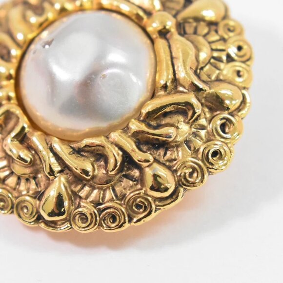 CHANEL Faux Pearl Gold Plated Round Earrings Clip - Picture 7 of 9